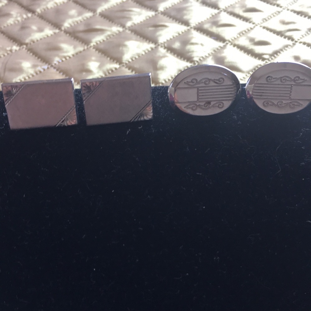 Two pair of vintage men’s cuff links